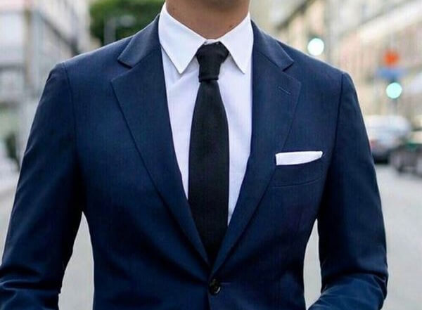 ネクタイ ネイビー スーツ 定番にして魅力的なネイビースーツ！合わせるネクタイはどれ？｜オーダースーツのONLY